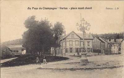 la place mont chenil de Vertus sur une carte postale ancienne